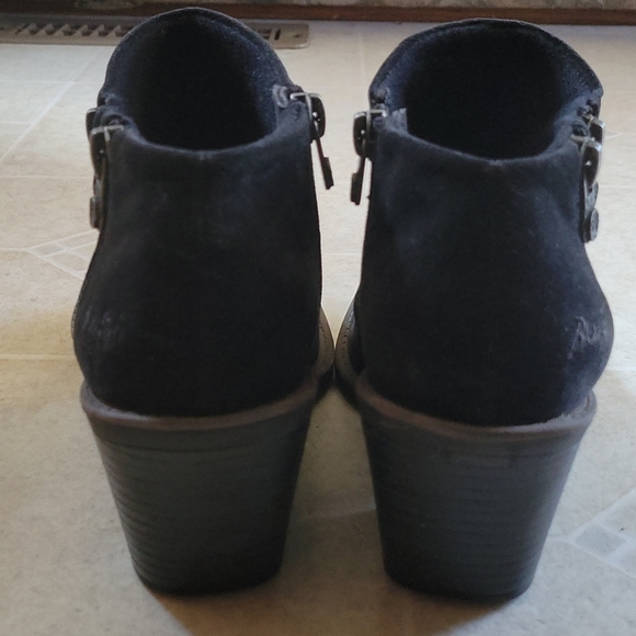 Cute ankle booties - Picture 5 of 5